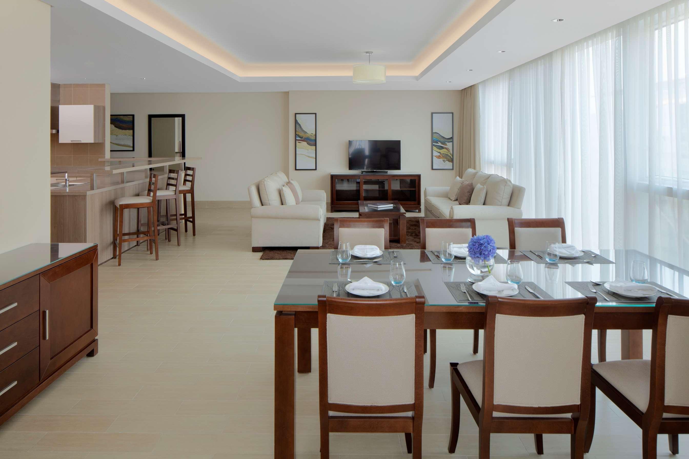 Dusit Doha Hotel Exterior foto A typical suite at the Atlantis Paradise Island