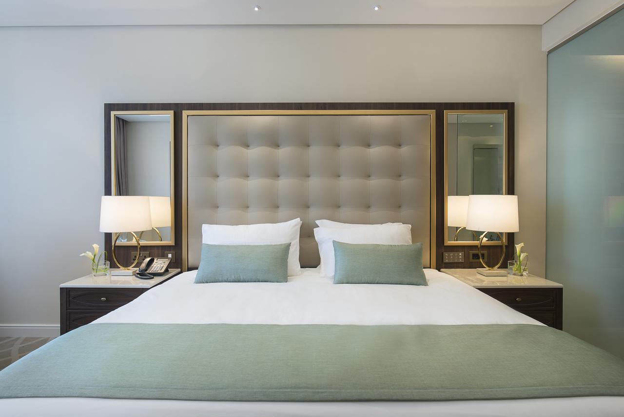 Dusit Doha Hotel Exterior foto A bedroom at the hotel